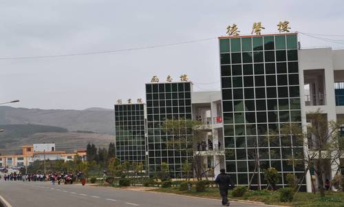 NVXWI13DJQ图片25（职业教育、民办教育快速发展）