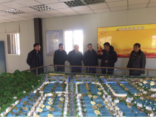 副县长成志东陪同企业到羊街林业产业园进行项目建设