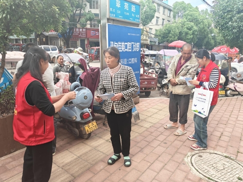 6.5街道学府社区开展“绿色行动，共建美丽社区”世界环境日宣传活动 (1)